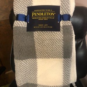 Pendleton Throw - Cream/Gray Buffalo Plaid